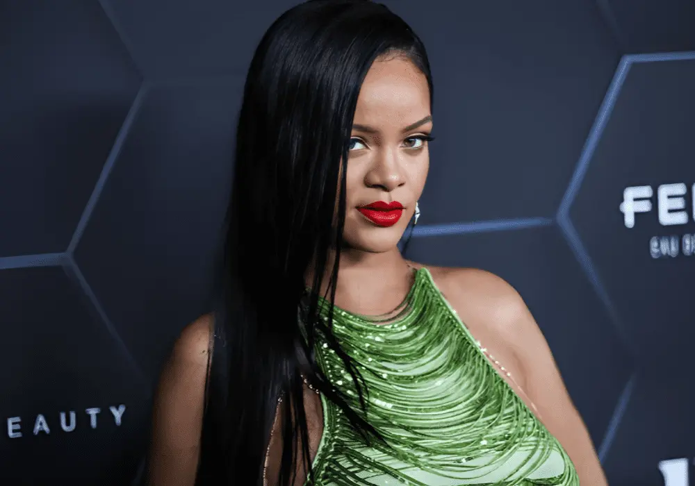 giving-tree-10-celebrities-who-spoke-out-about-weed-rihanna